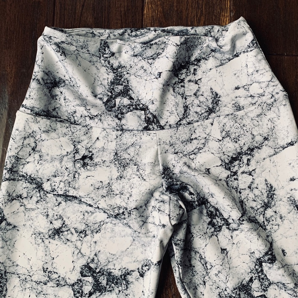 ONZIE Ritz Yoga Midi-Capri 🤩 - Picture 5 of 7